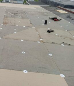 Flat roof replacement with taped insulation in order to create Slope