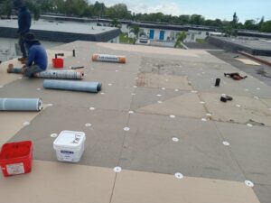 Flat roof replacement with taped insulation in order to create Slope